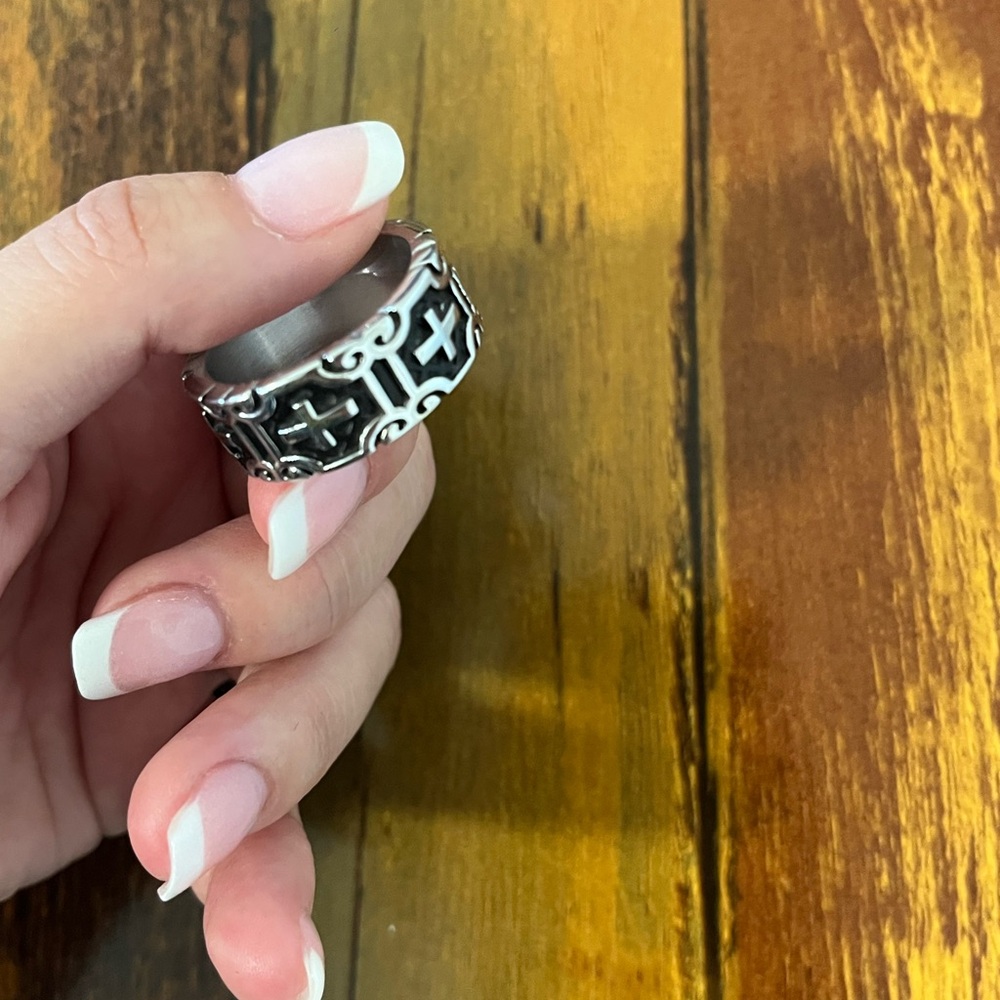 Silver And Black Patterned Ring - image 4